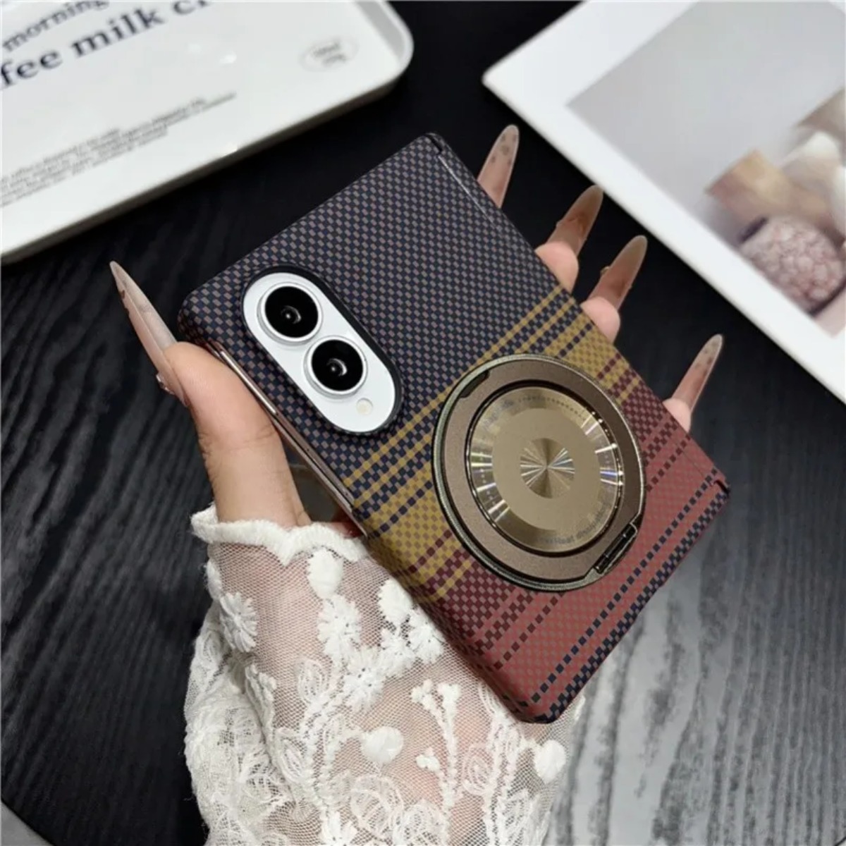 Taco Stand Holder - カーボンファイバーレザー製360度回転ブラケット付きMagsafe対応スマホケース、Samsung Galaxy Z Fold 8 Ultra